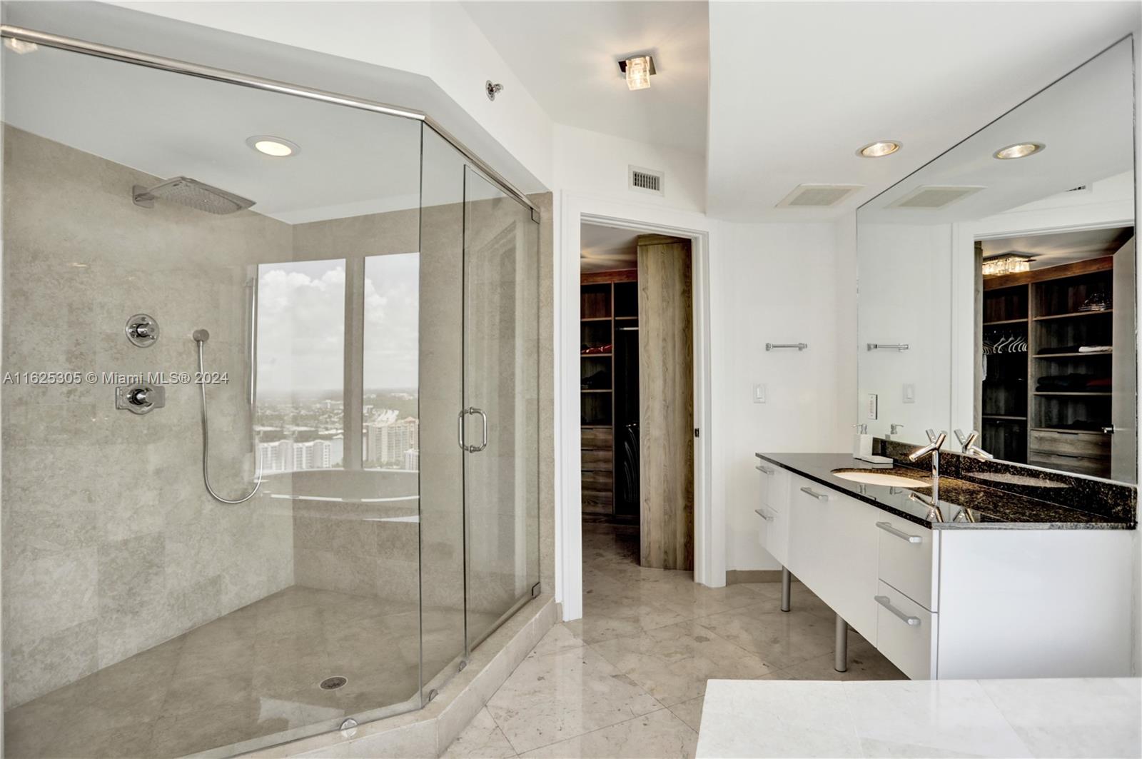 17201 Collins Ave 3305 Property Photo 14