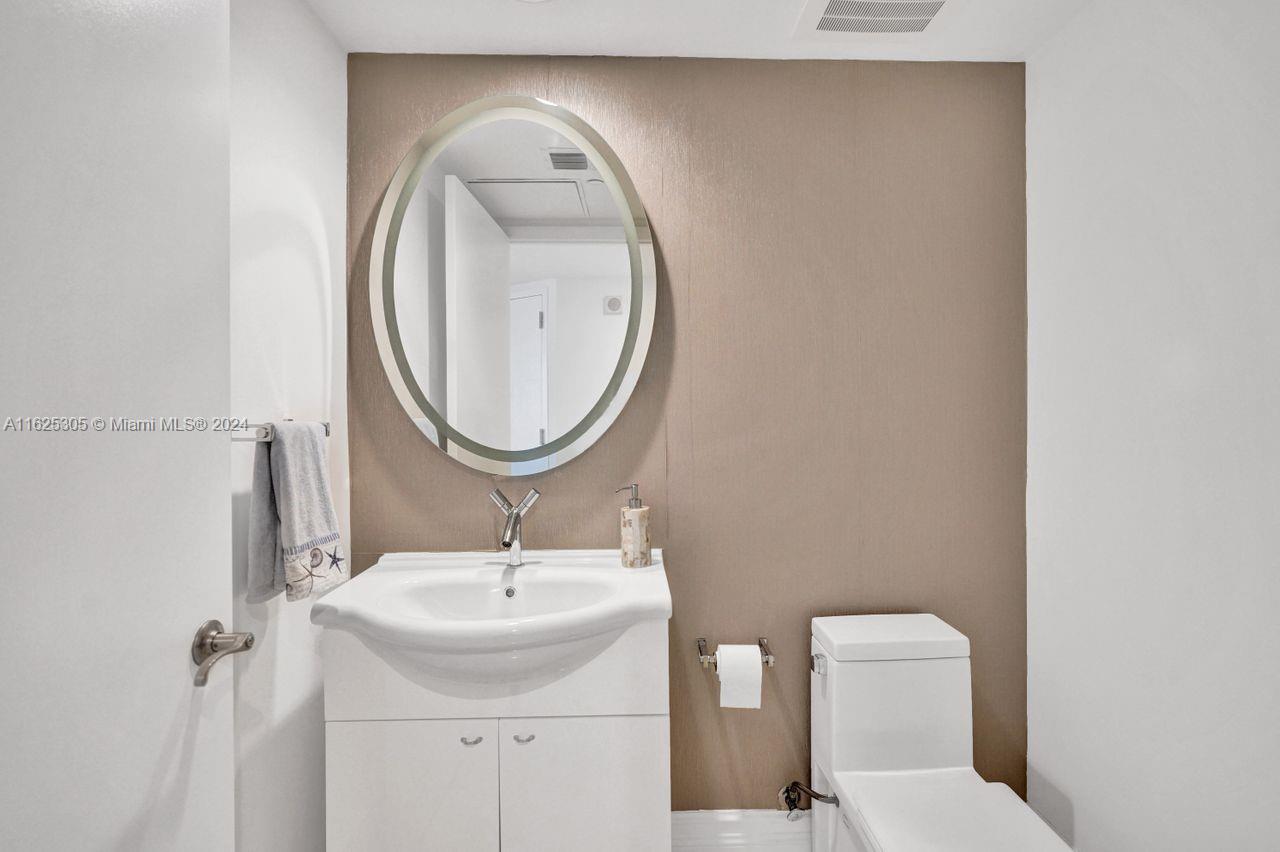 17201 Collins Ave 3305 Property Photo 48