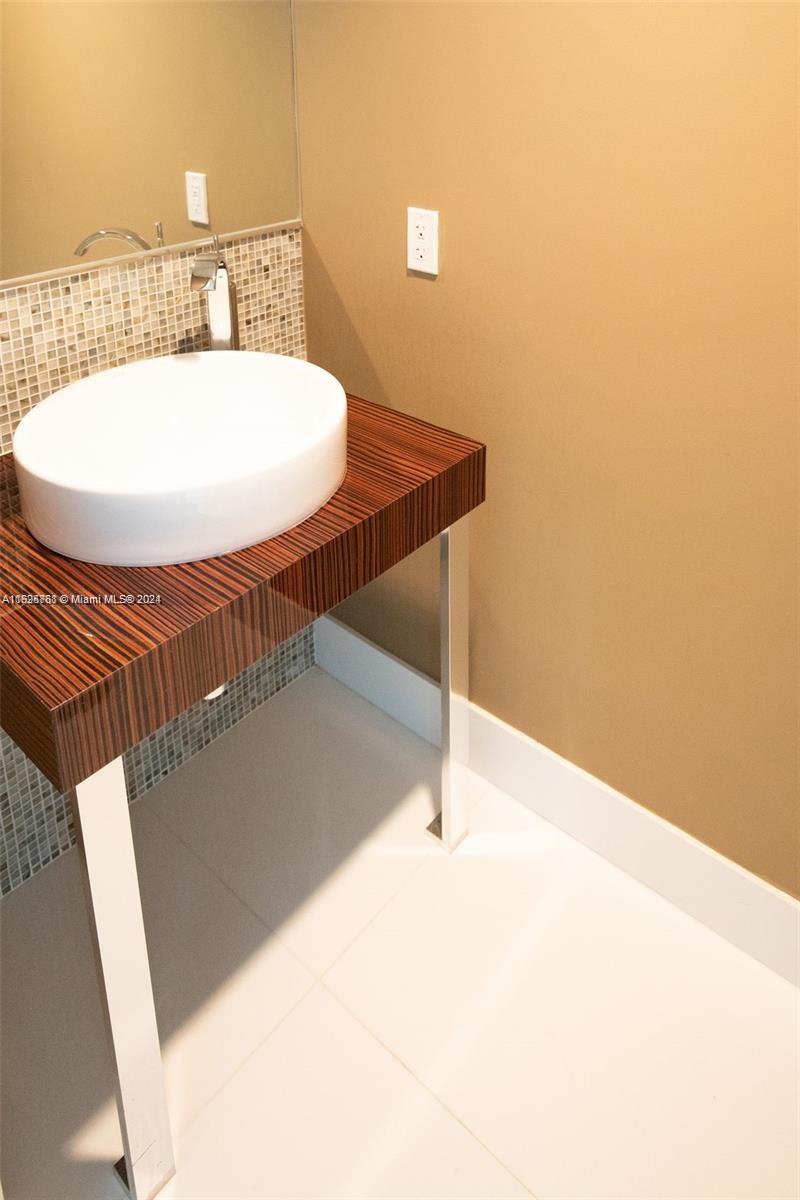 2711 S Ocean Dr 2506 Property Photo 15