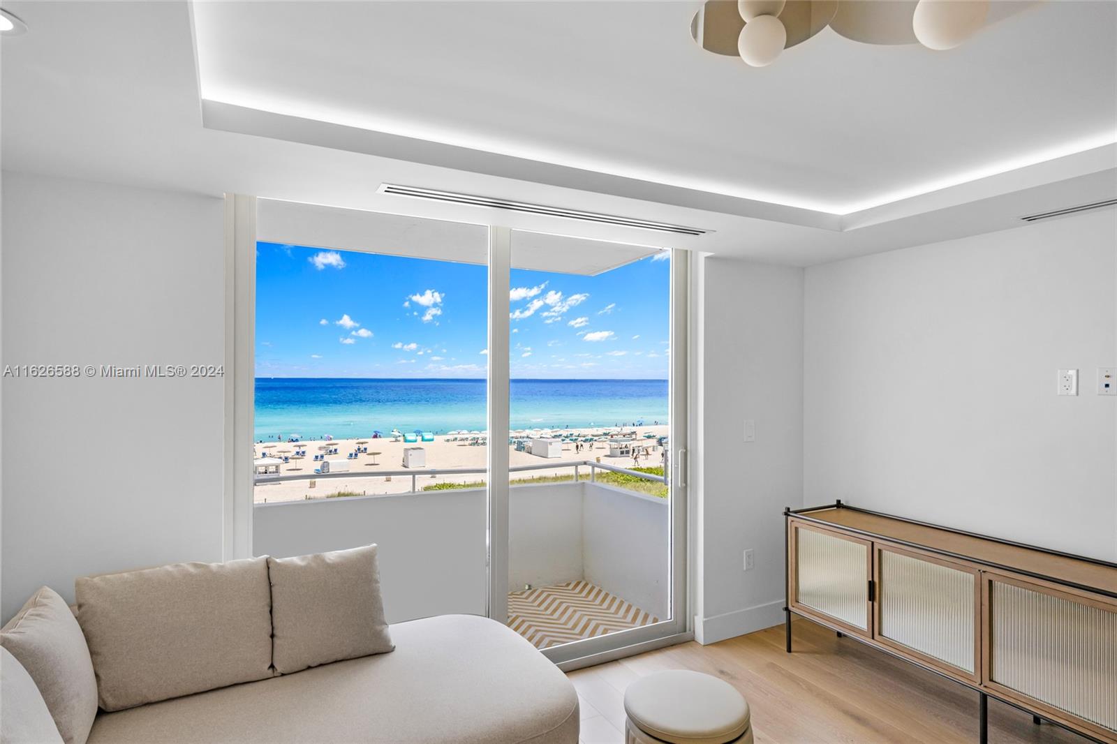 465 Ocean Dr 516 Property Photo 3