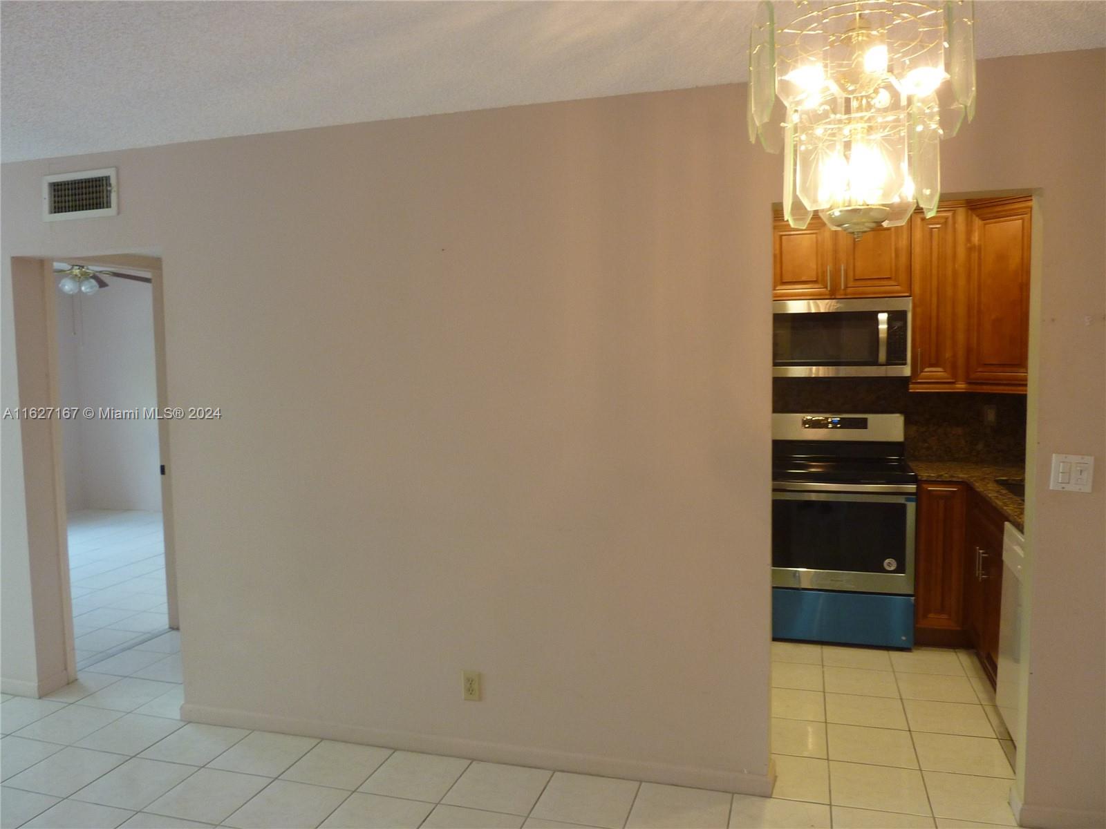 180 Cypress Club Dr 834 Property Photo 9