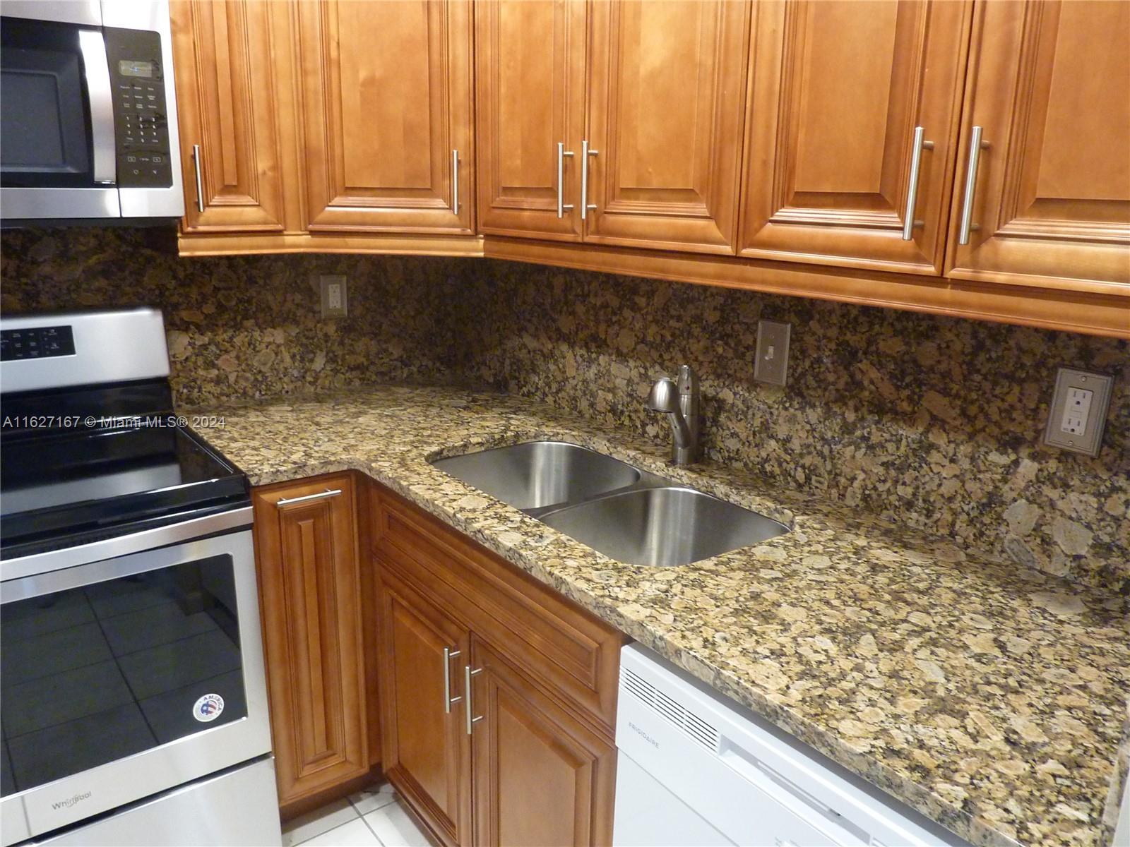 180 Cypress Club Dr 834 Property Photo 18