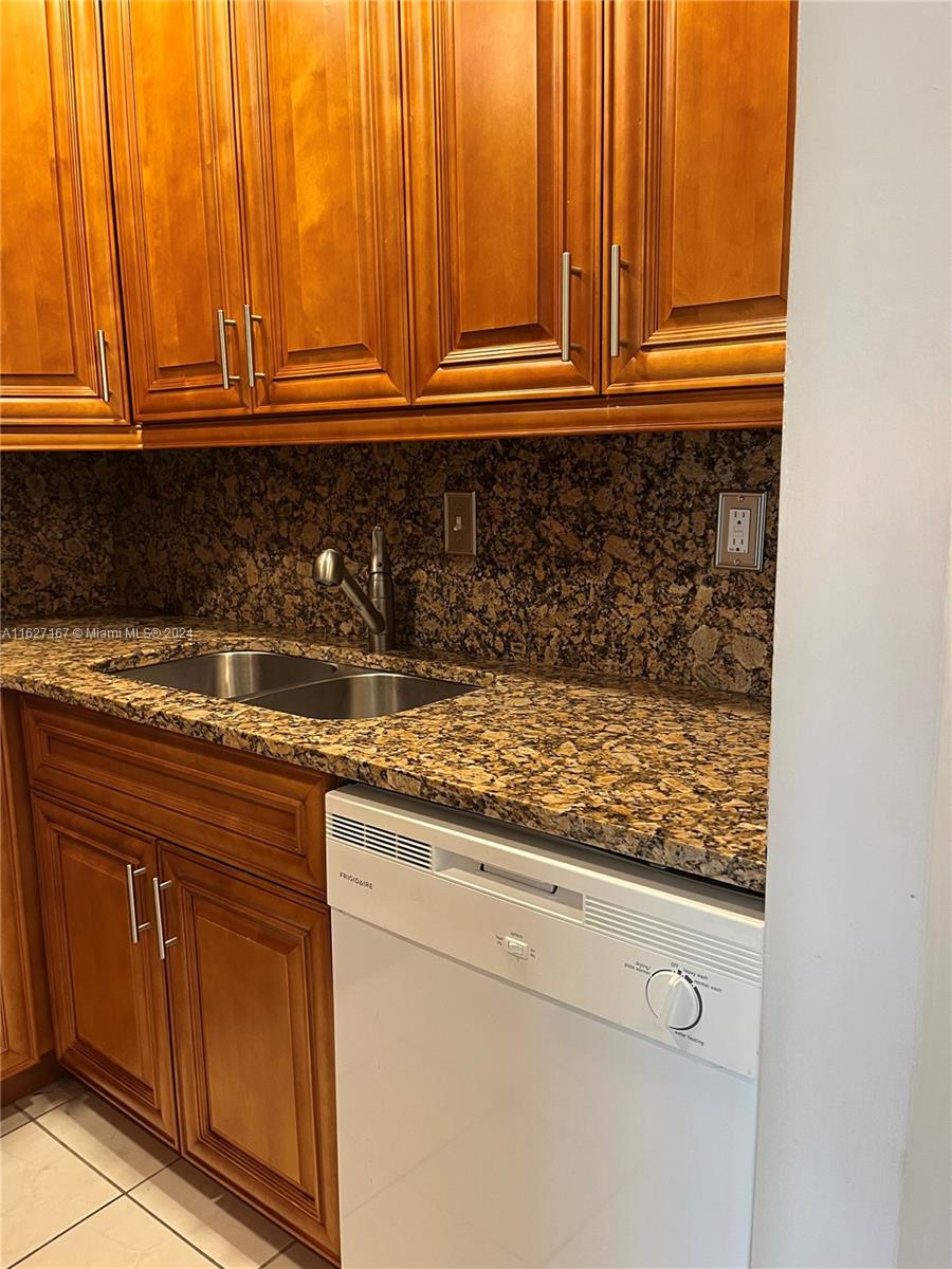 180 Cypress Club Dr 834 Property Photo 20