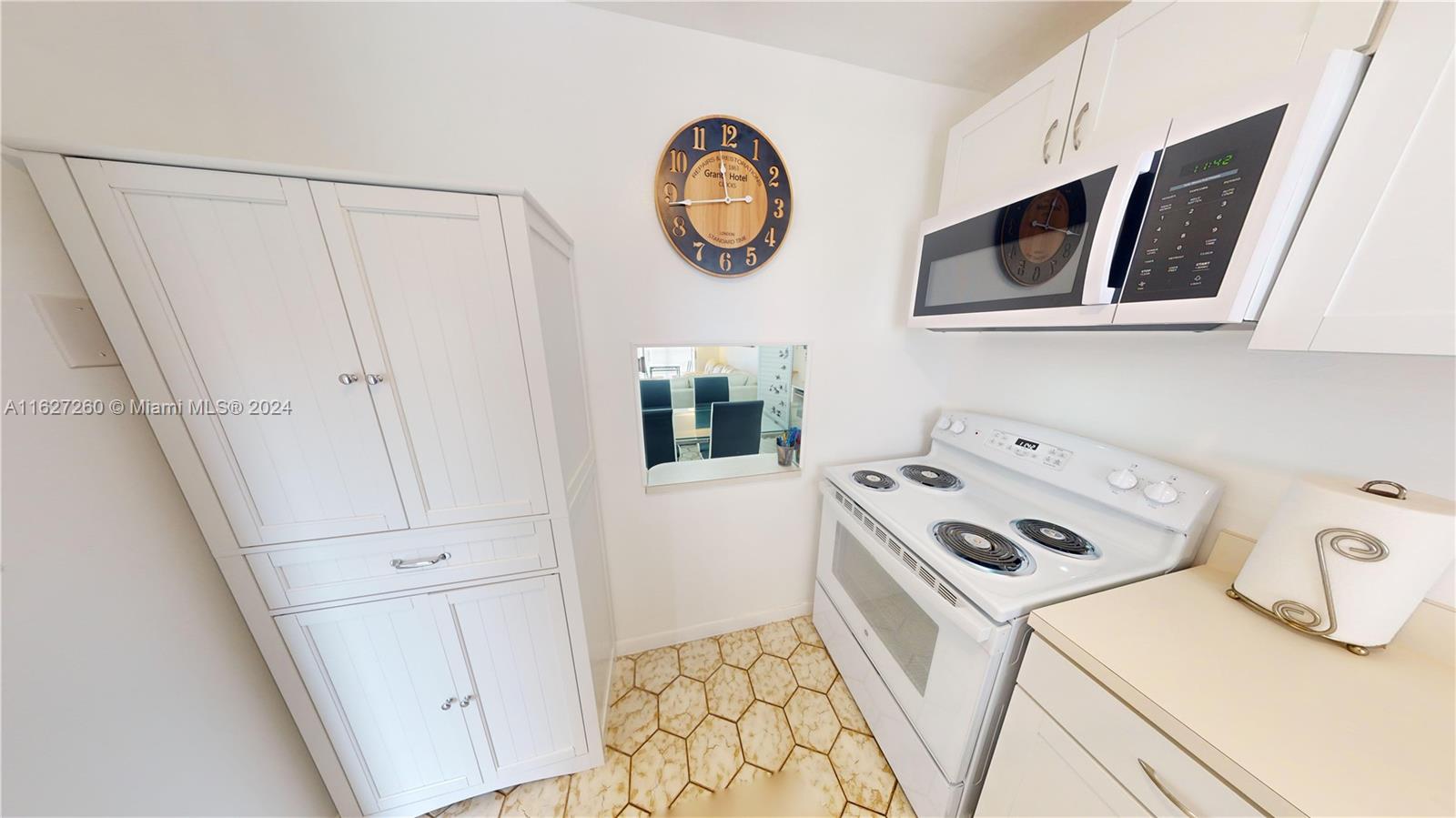 2741 N Pine Island Rd 305 Property Photo 11