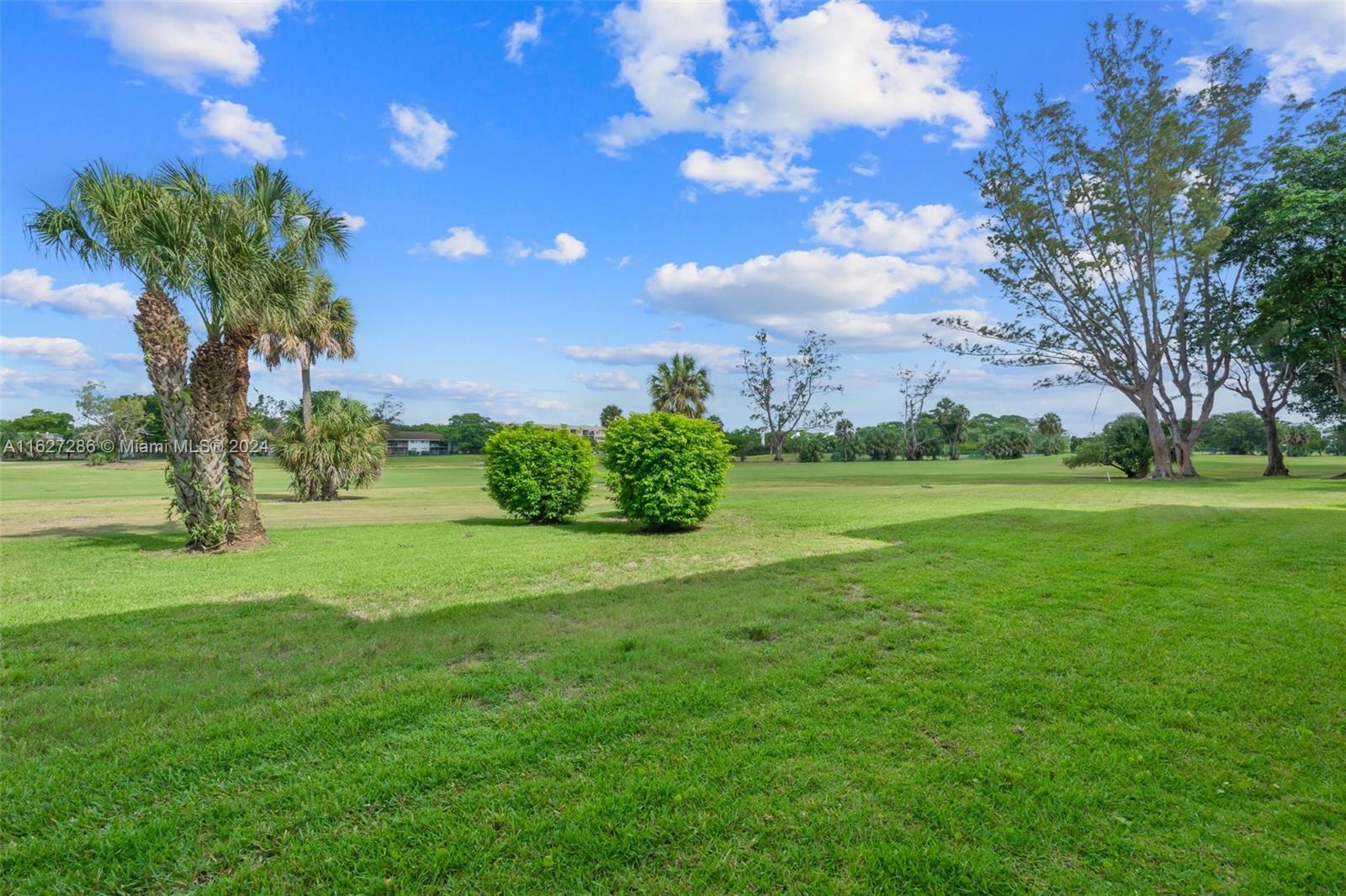1045 Country Club Dr 107 Property Photo 3