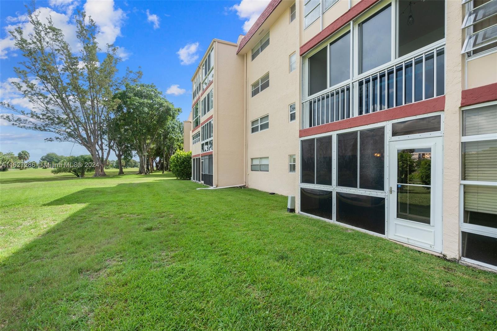 1045 Country Club Dr 107 Property Photo 18