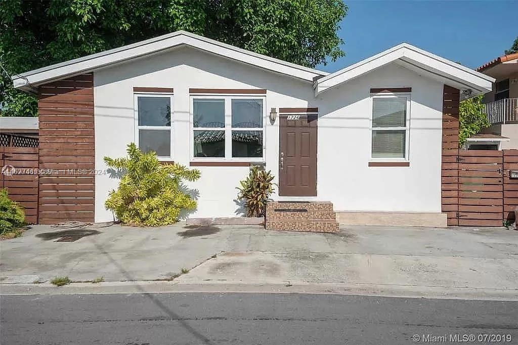 1726 Sw 25th Ave Property Photo 4
