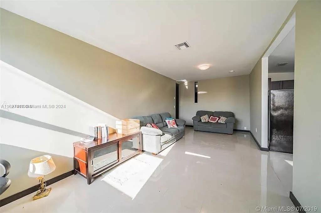 1726 Sw 25th Ave Property Photo 5
