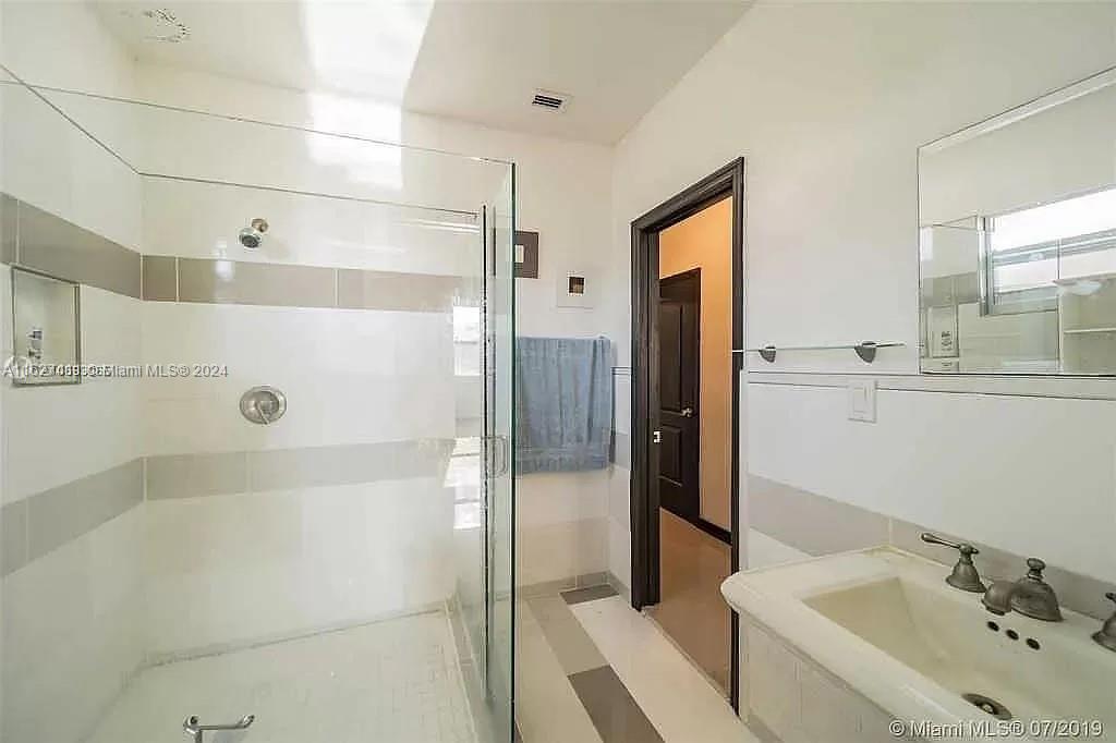 1726 Sw 25th Ave Property Photo 7