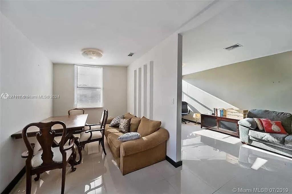 1726 Sw 25th Ave Property Photo 8
