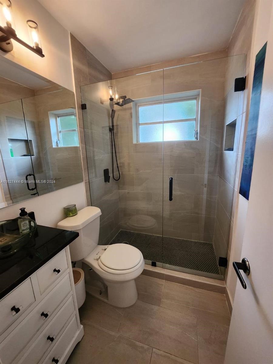 2401 N 57th Ter Property Photo 3