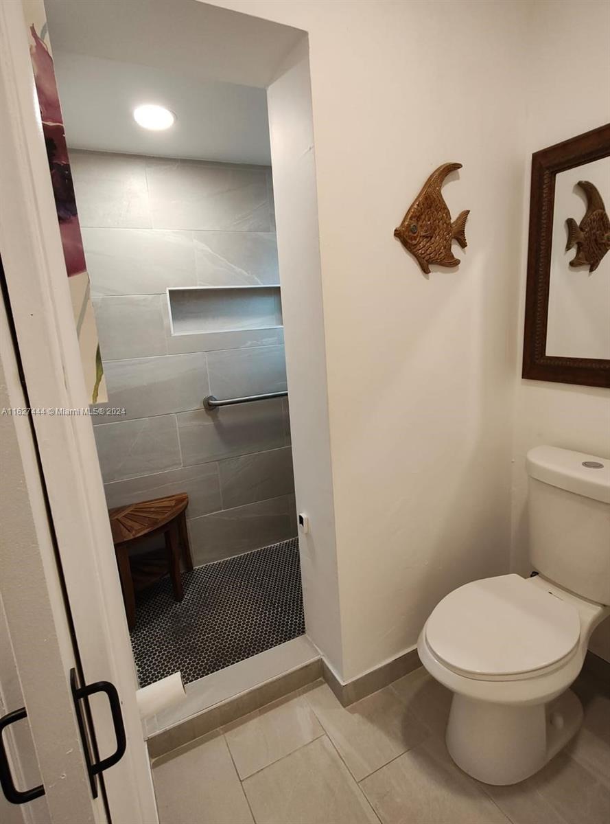 2401 N 57th Ter Property Photo 15