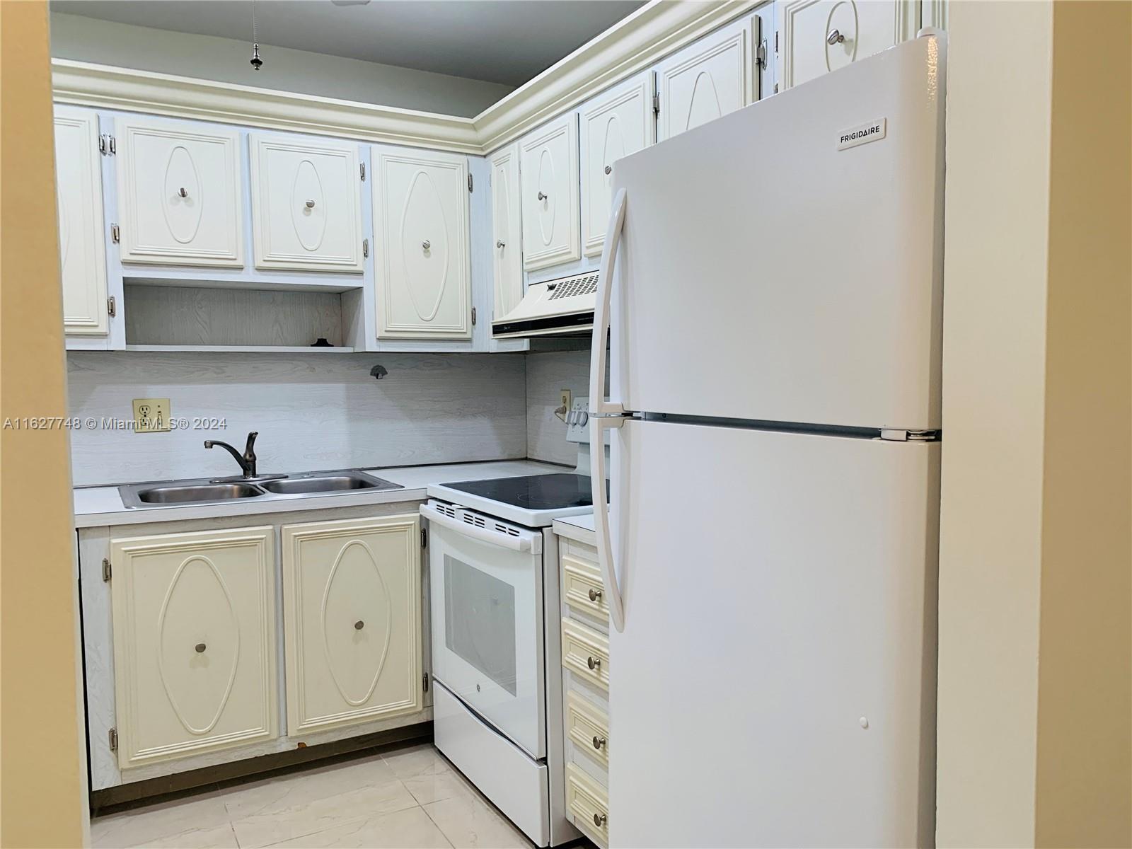 251 S Cypress Rd 125 Property Photo 17