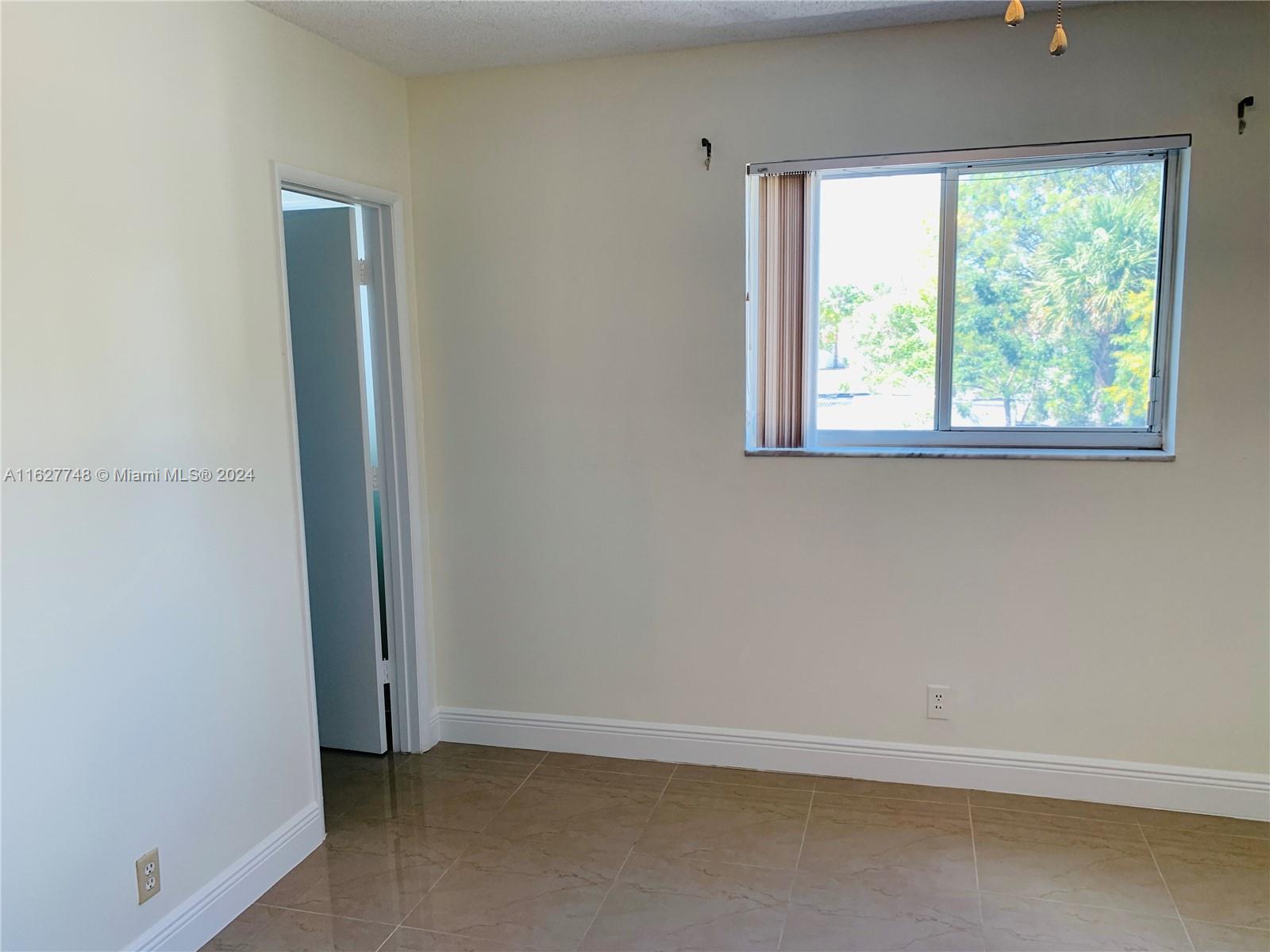 251 S Cypress Rd 125 Property Photo 21