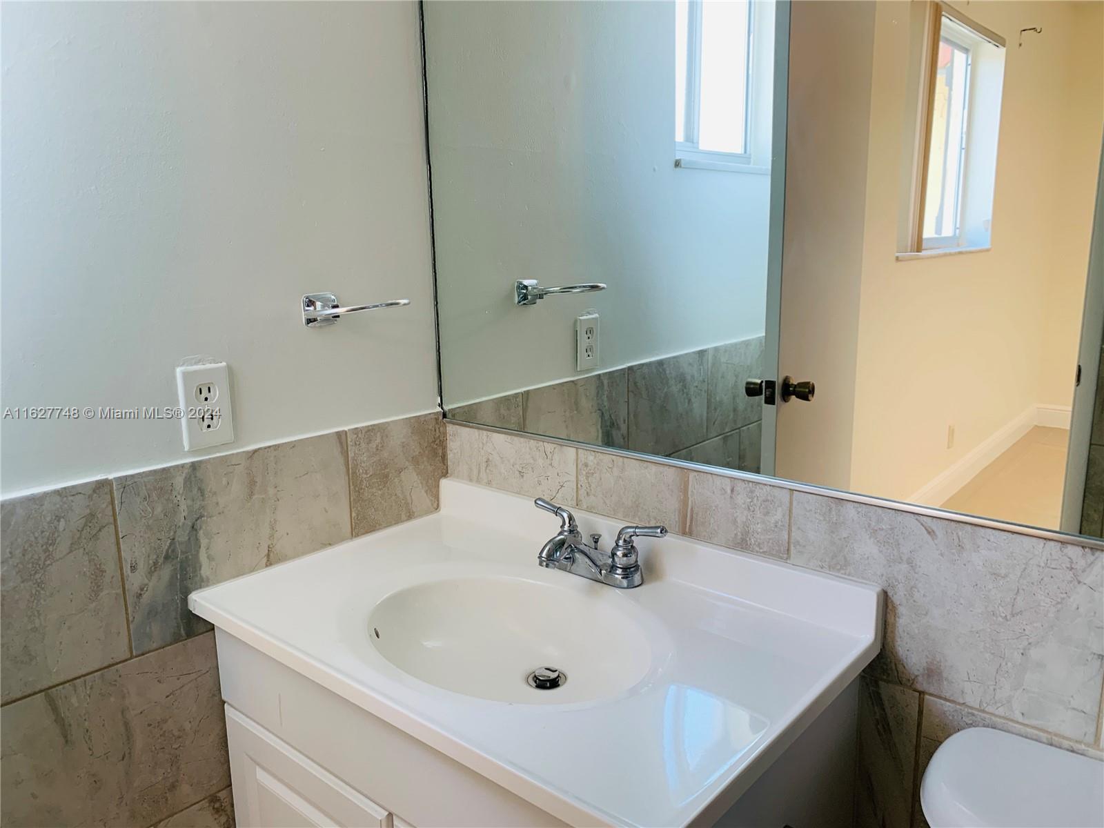 251 S Cypress Rd 125 Property Photo 25
