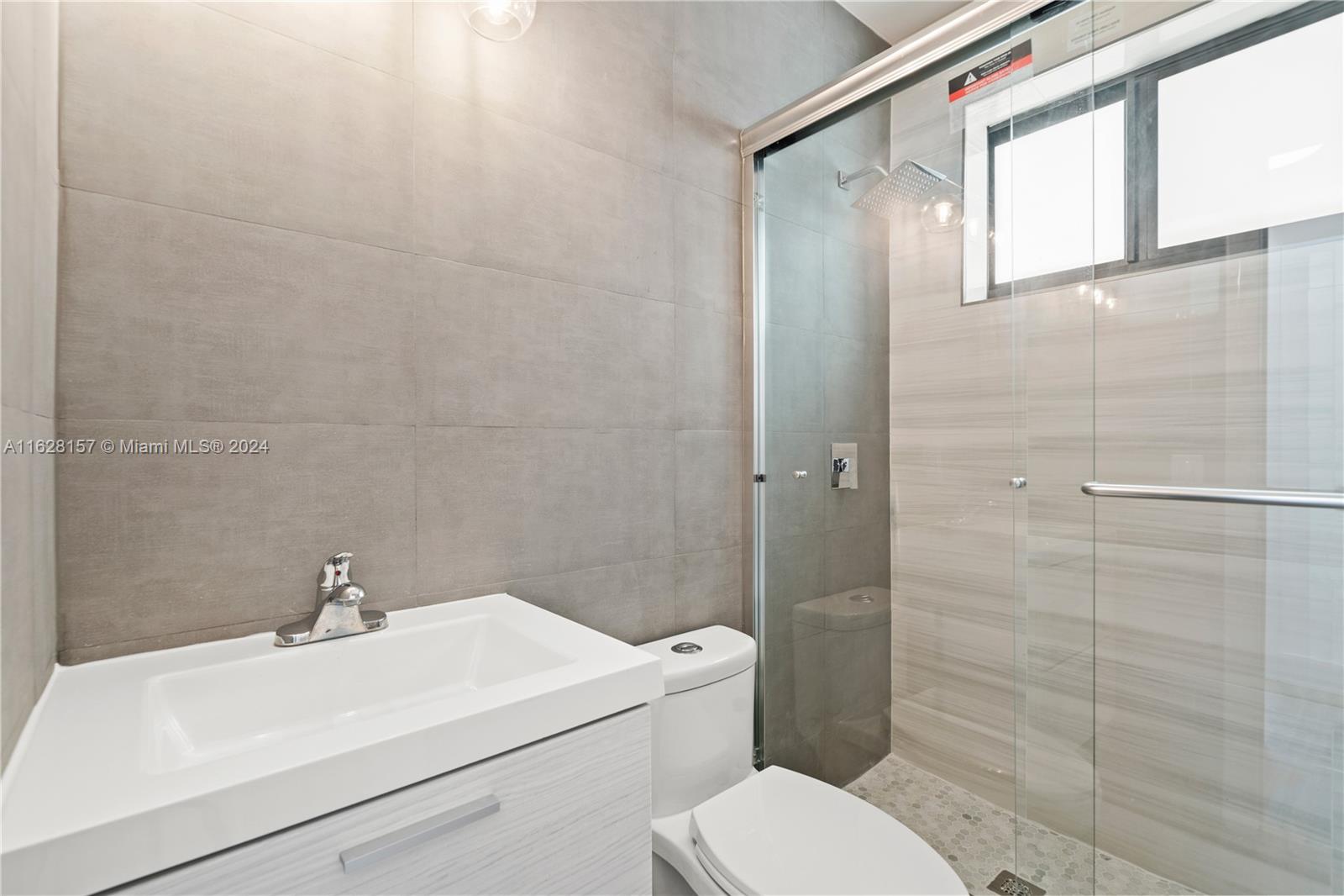 1135 W 23rd St Property Photo 17