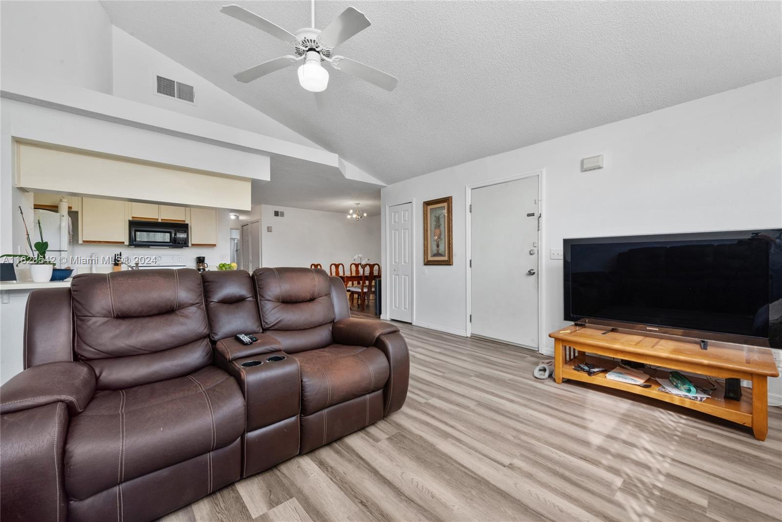 5014 Laguna Bay Circle #108 Property Photo 4