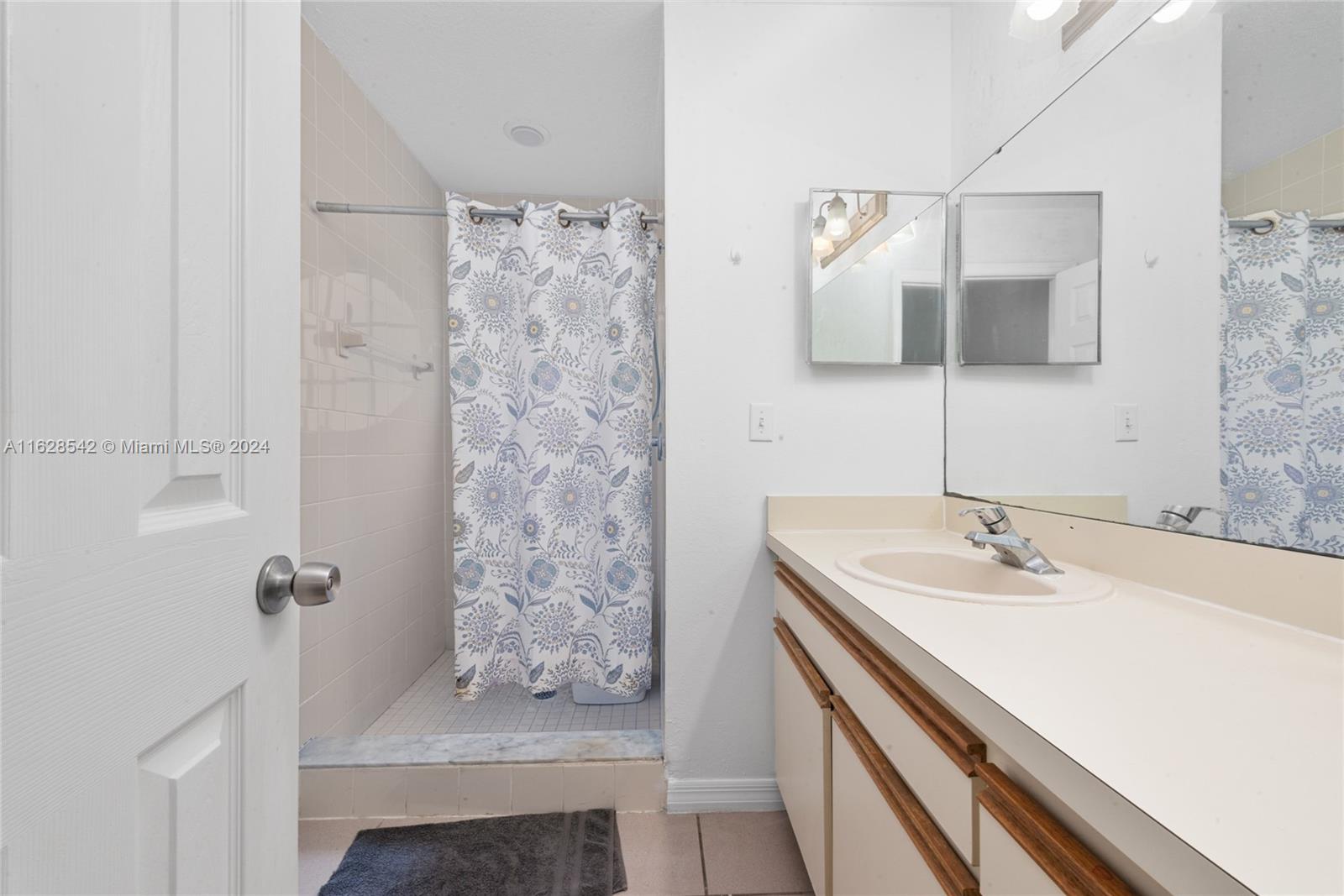 5014 Laguna Bay Circle #108 Property Photo 13