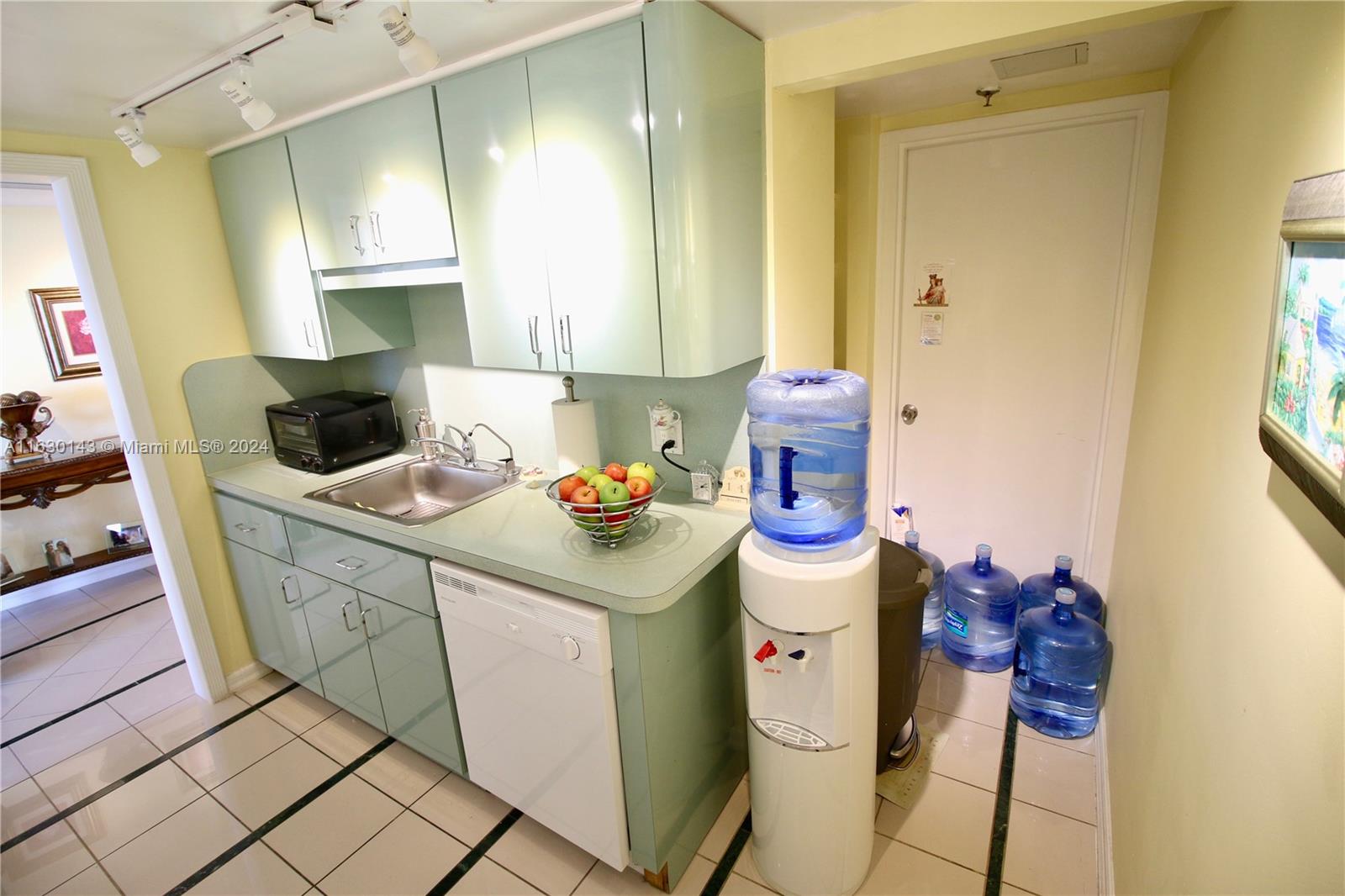 900 Bay Dr 319 Property Photo 6