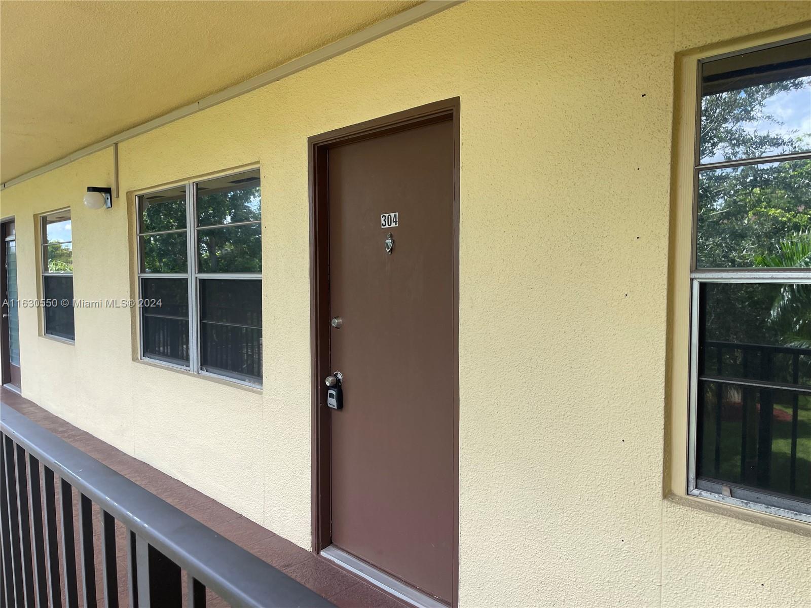 150 Sw 134th Way 304r Property Photo 3