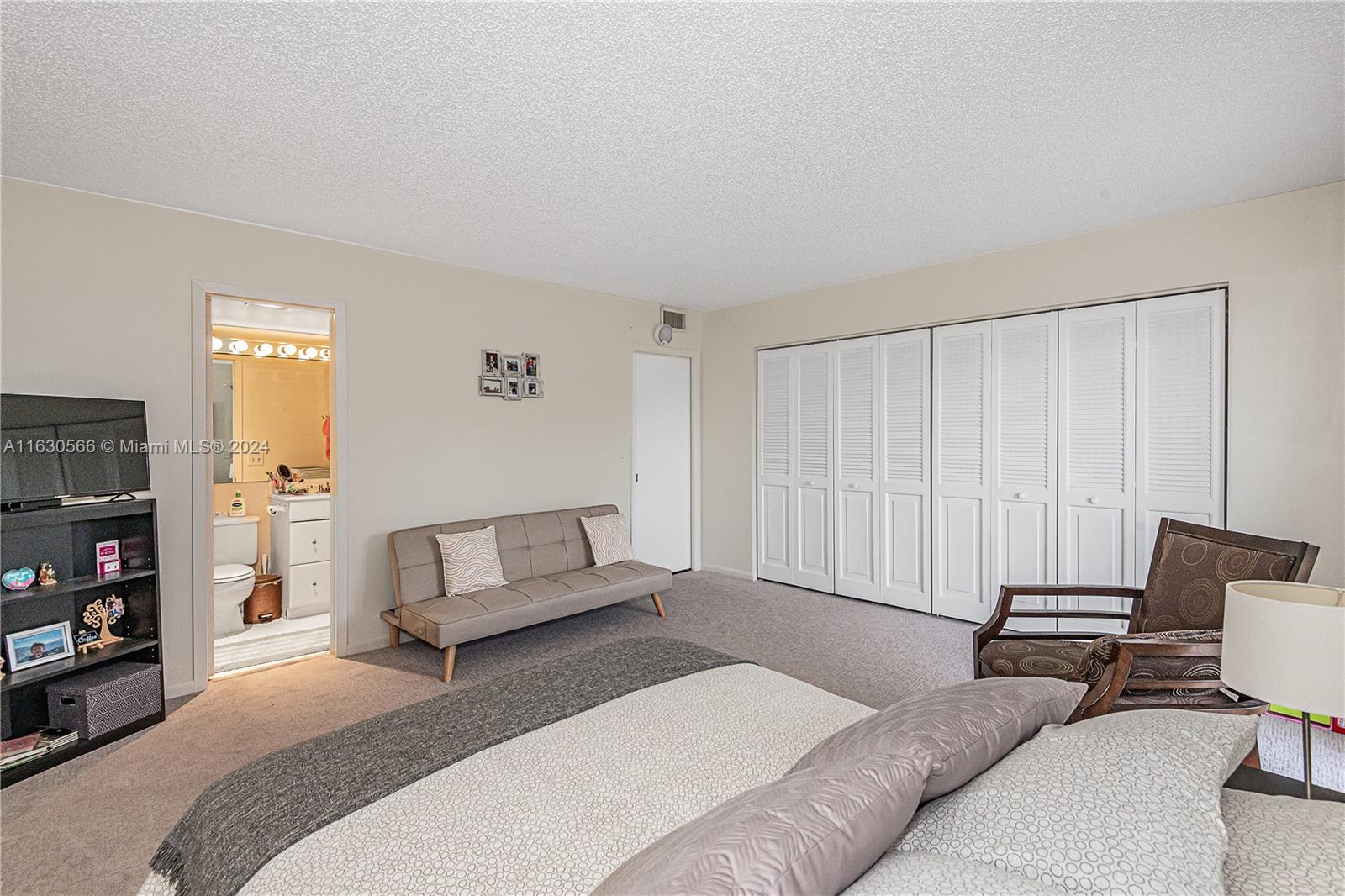 4047 Rexford C C Property Photo 11