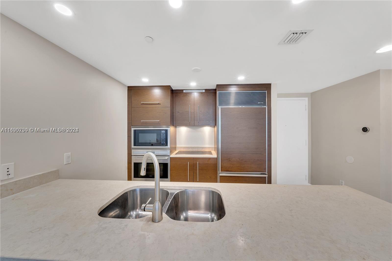 475 Brickell Ave 4211 Property Photo 12