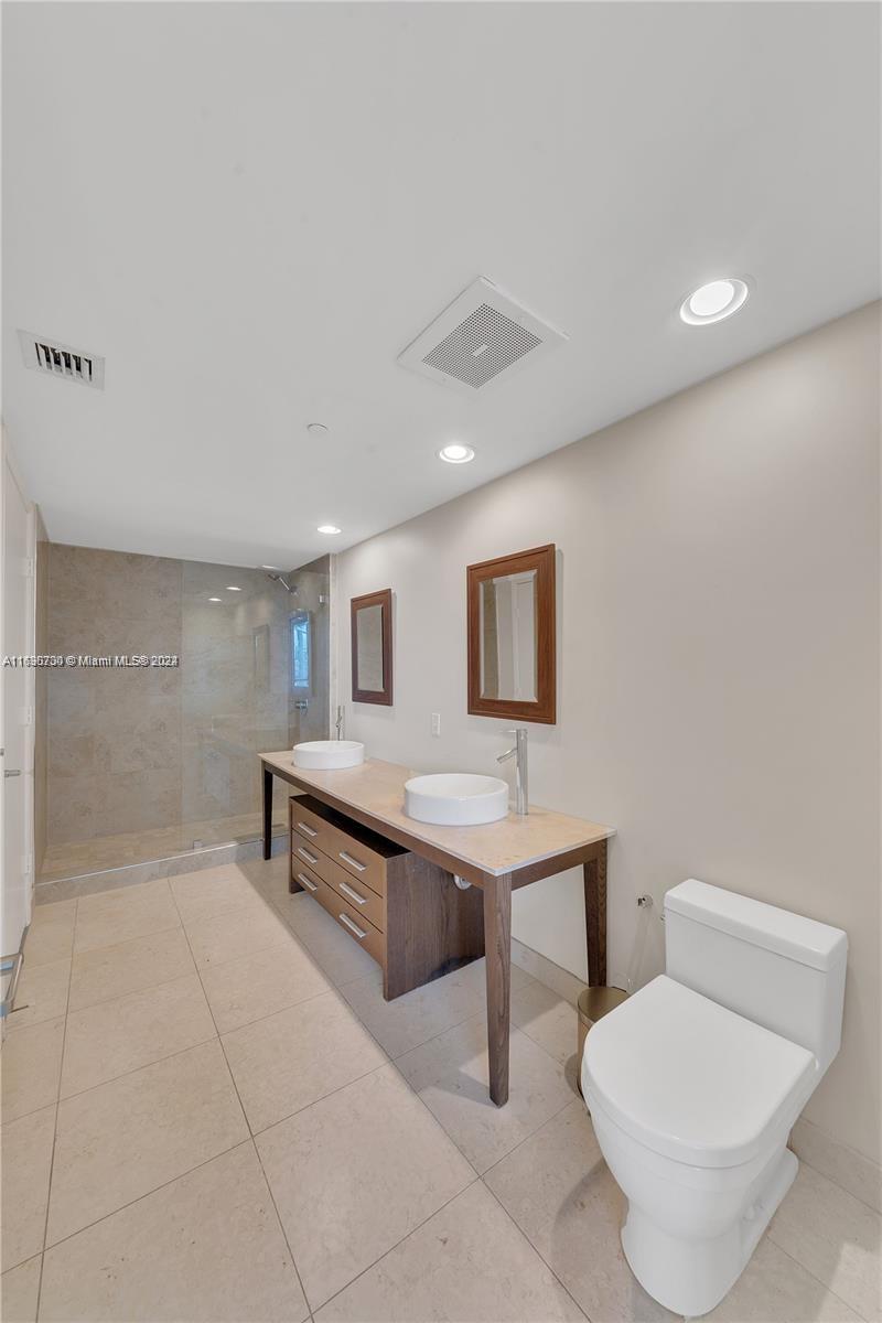 475 Brickell Ave 4211 Property Photo 17
