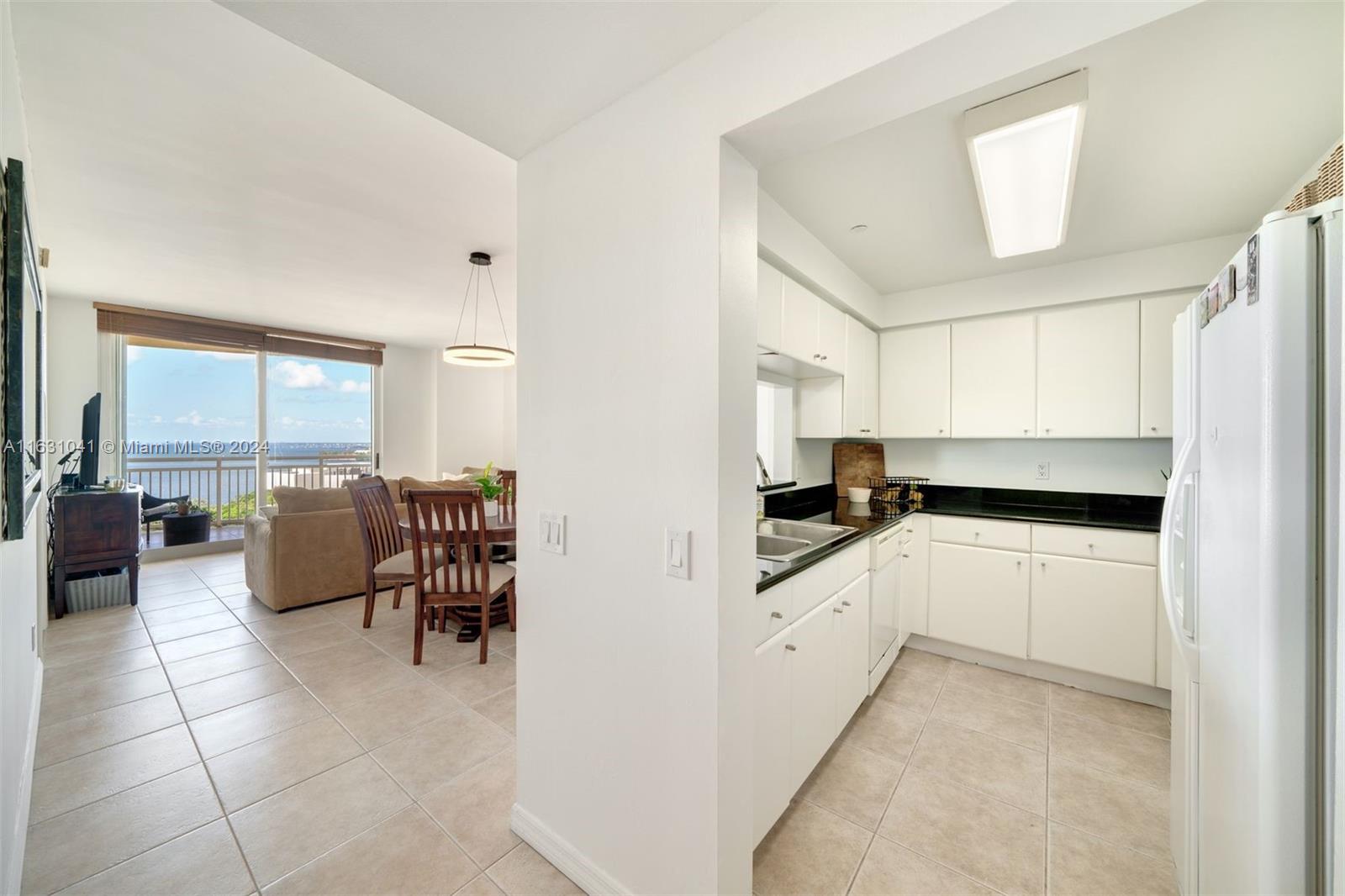 2475 Brickell Ave 1410 Property Photo 3