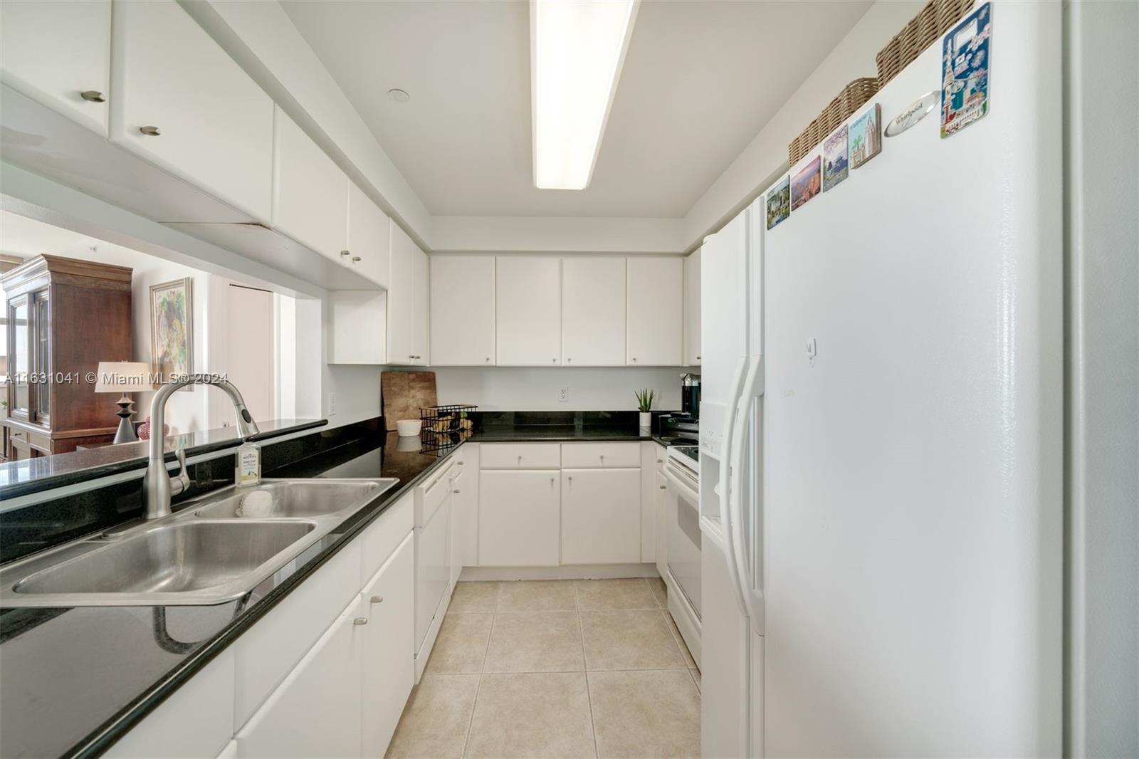 2475 Brickell Ave 1410 Property Photo 10