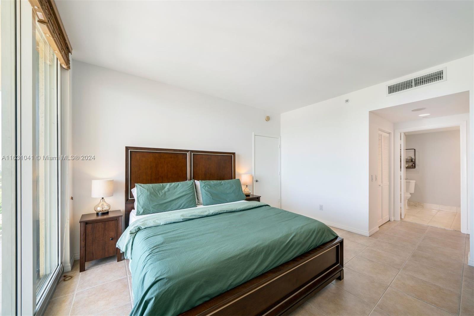 2475 Brickell Ave 1410 Property Photo 14