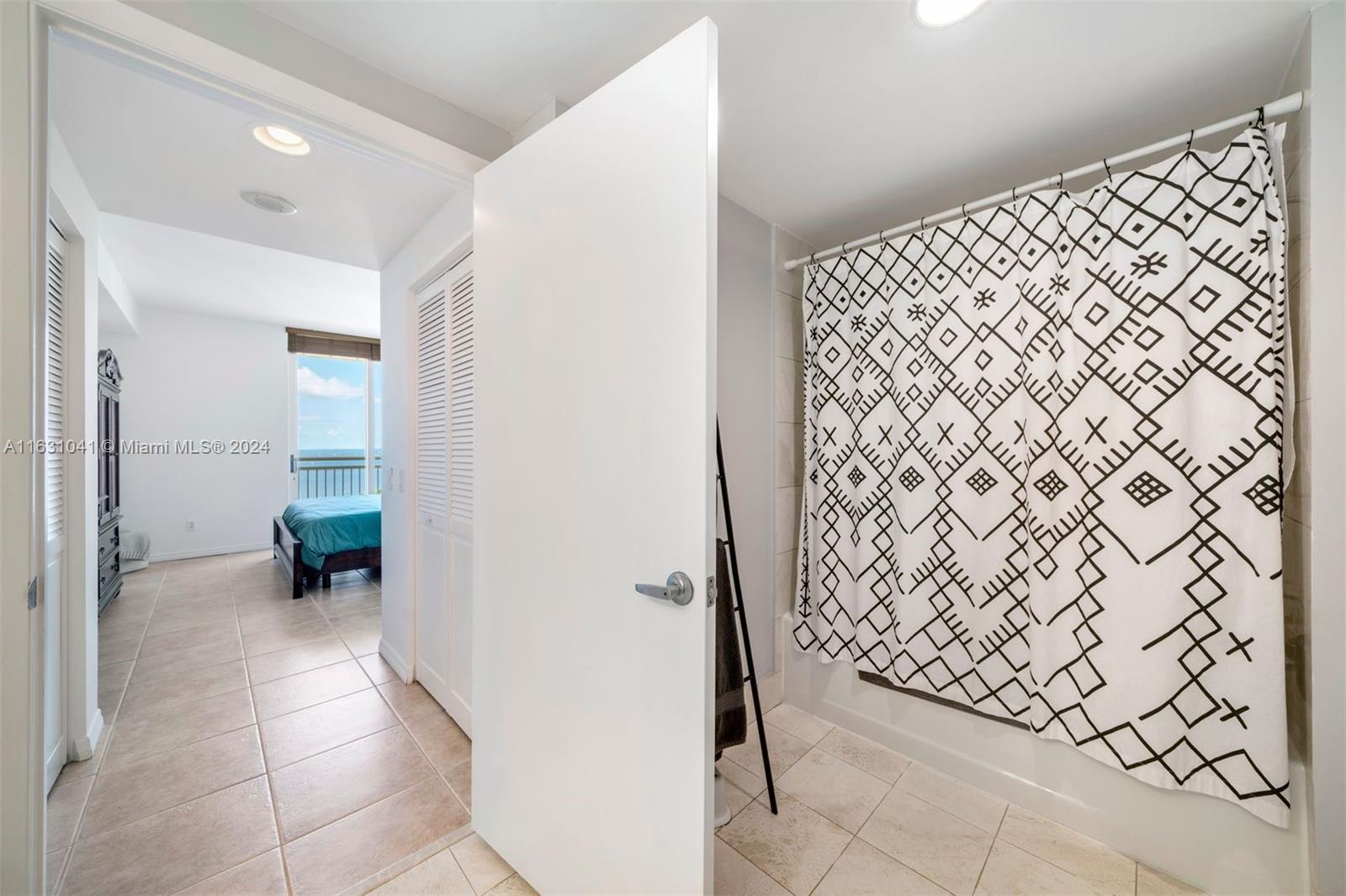 2475 Brickell Ave 1410 Property Photo 15