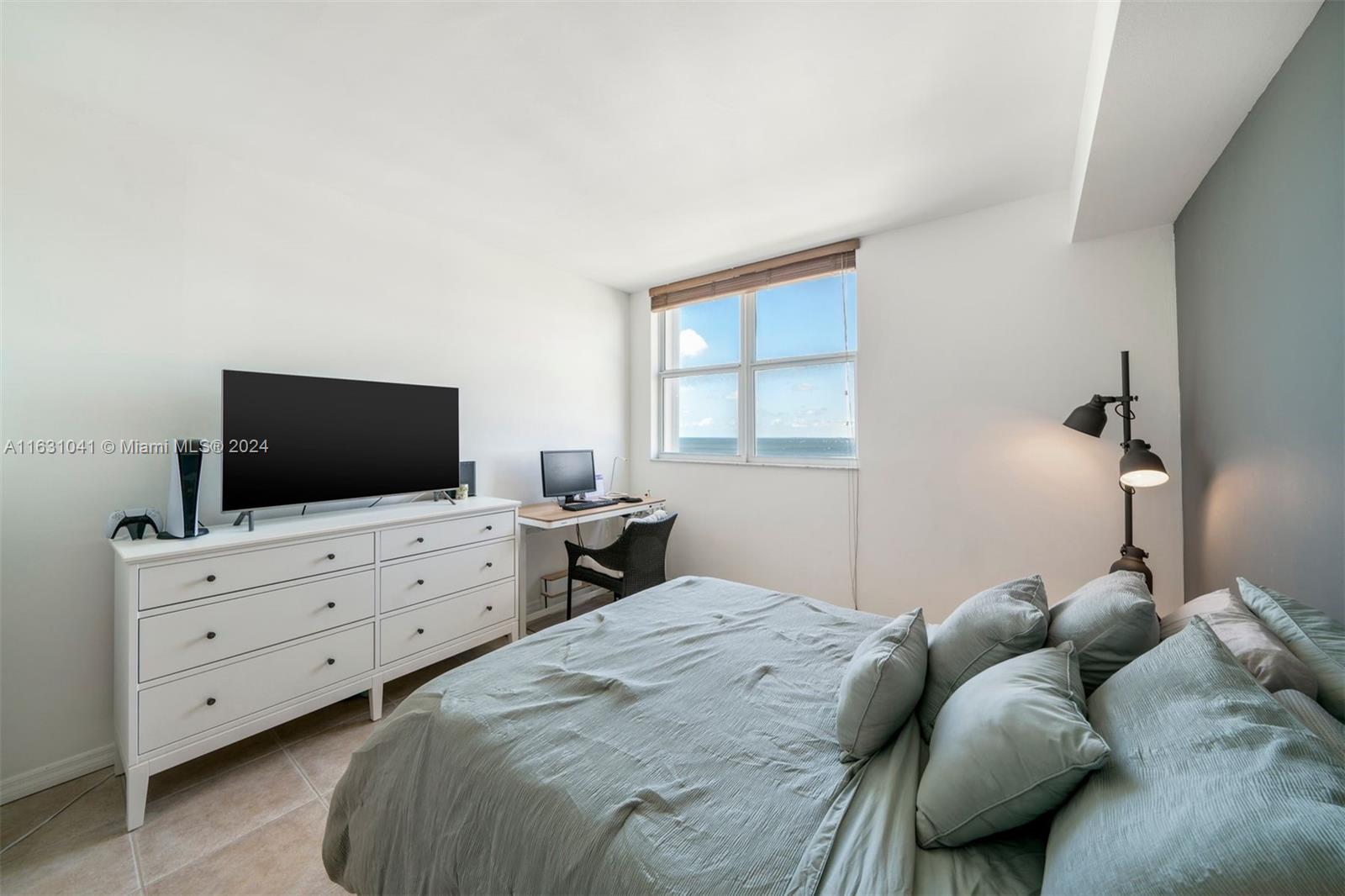 2475 Brickell Ave 1410 Property Photo 18