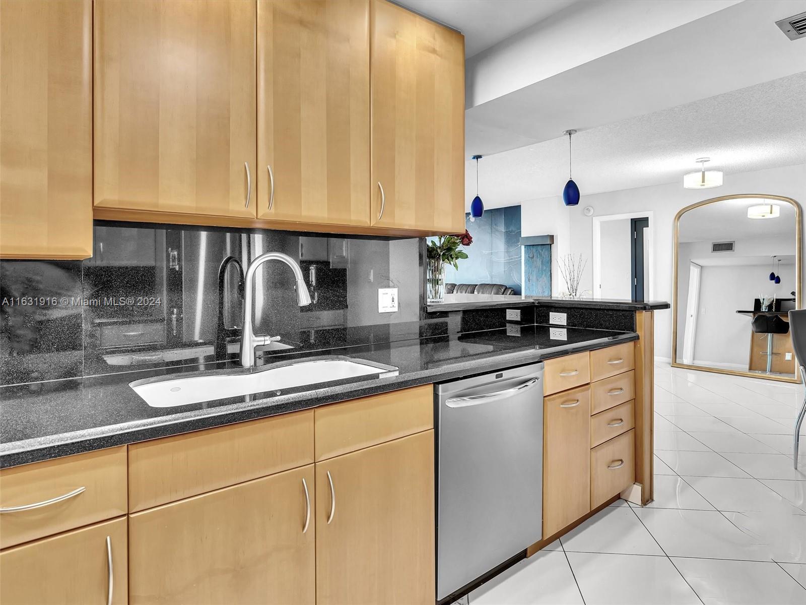 1500 S Ocean Dr 3e Property Photo 11