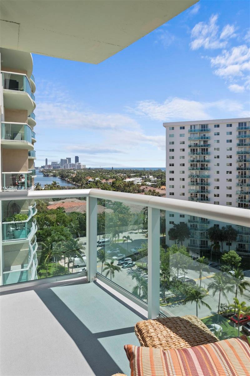 19390 Collins Ave 1106 Property Photo 4