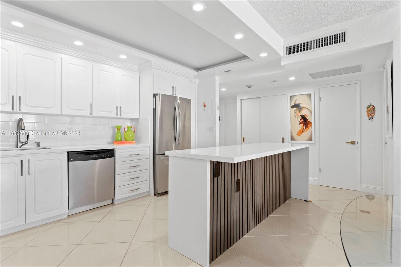 19390 Collins Ave 1106 Property Photo 8
