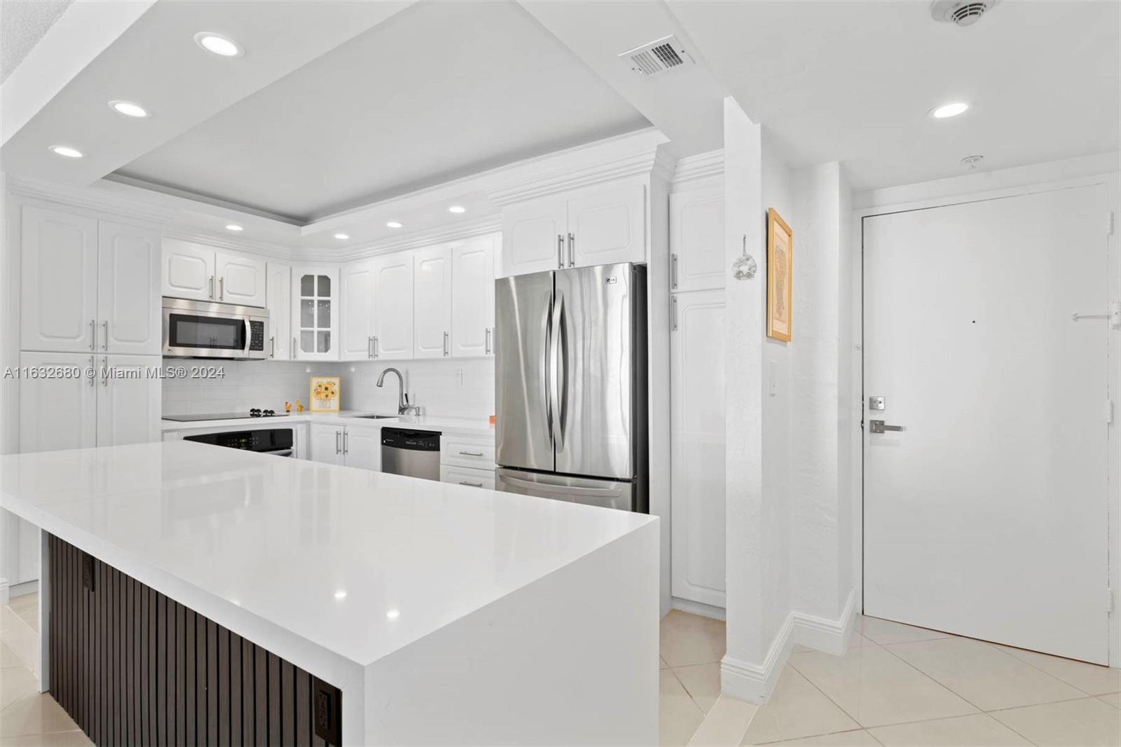 19390 Collins Ave 1106 Property Photo 9