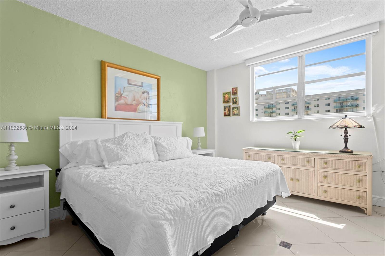 19390 Collins Ave 1106 Property Photo 12