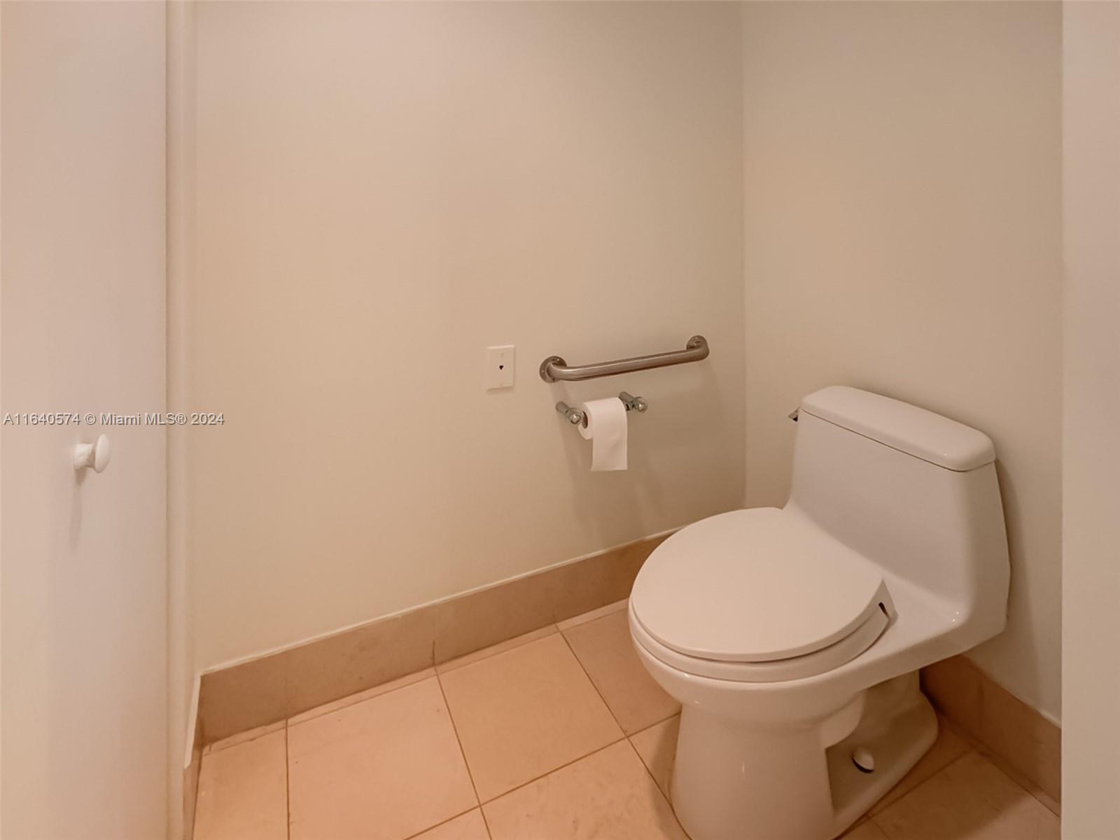 21150 Point Pl 2705 Property Photo 11