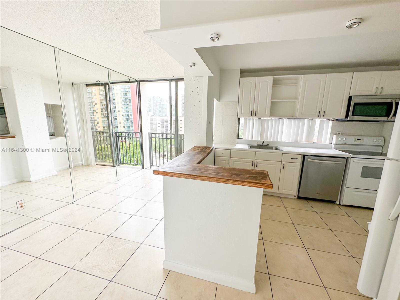 17021 N Bay Rd 915 Property Photo 1