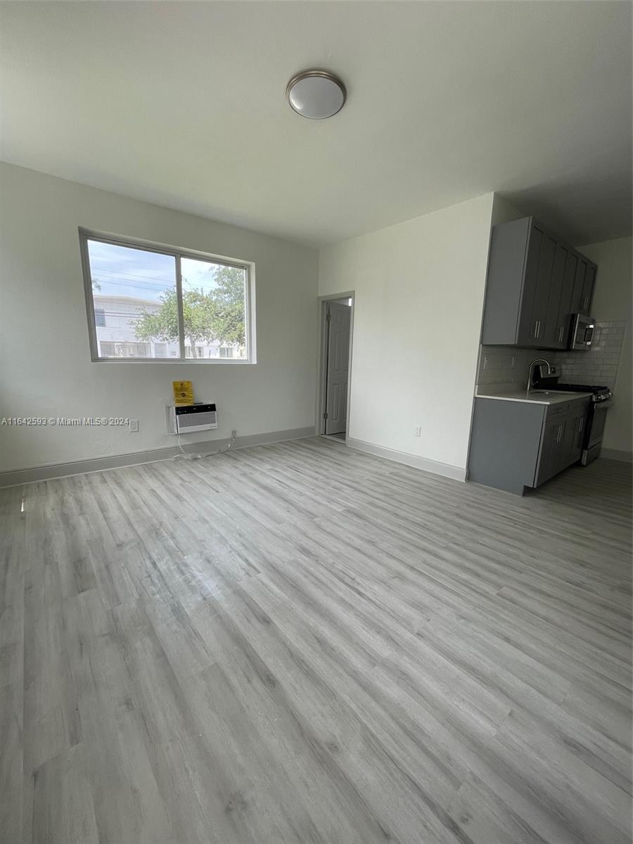 1130 Marseille Dr 1a Property Photo 2