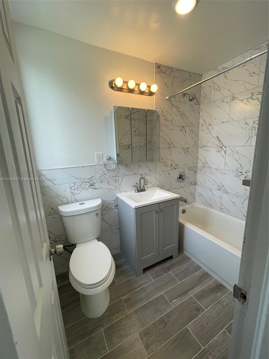 1130 Marseille Dr 1a Property Photo 7