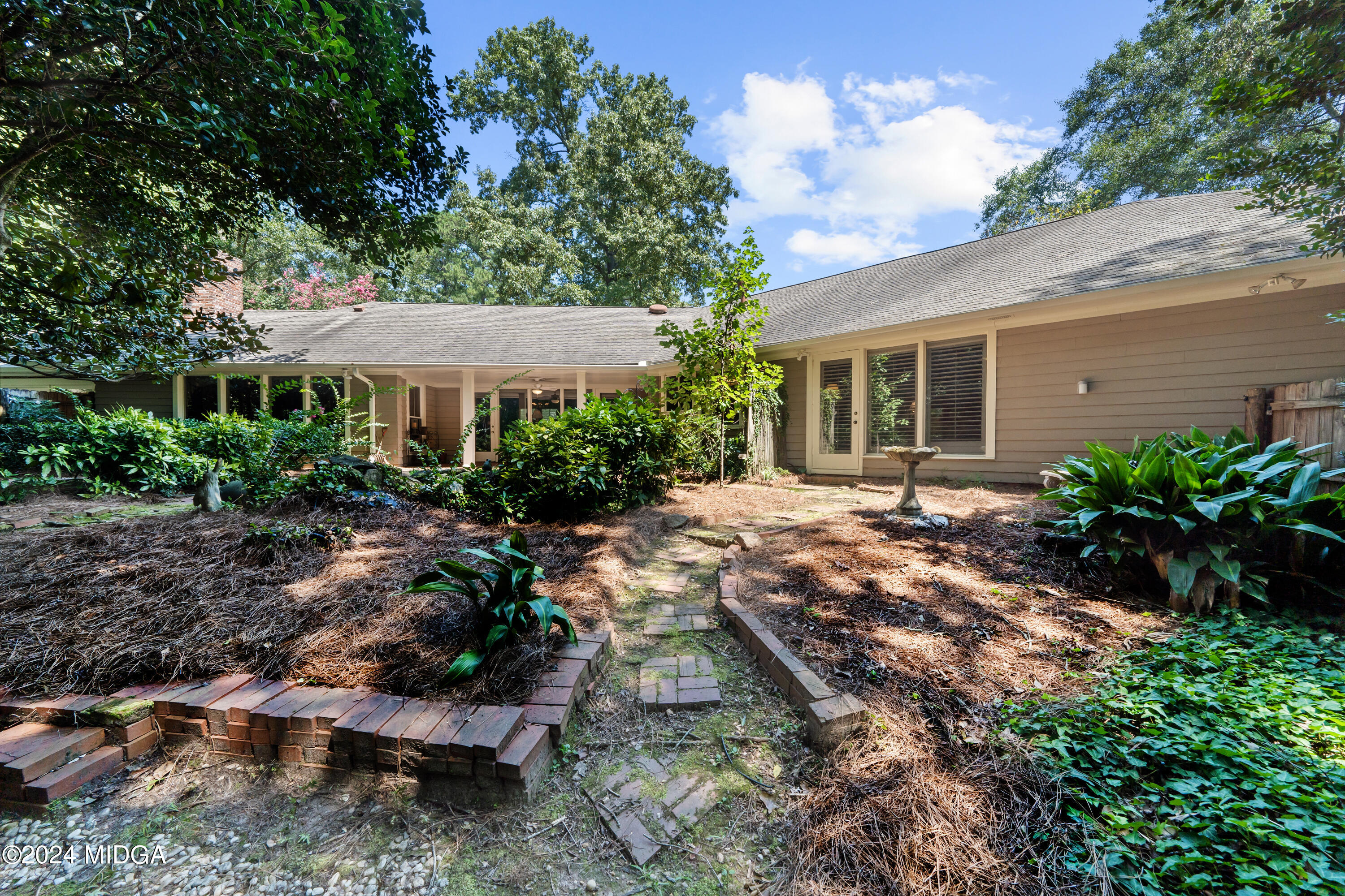 3010 Highpoint Drive Property Photo 1