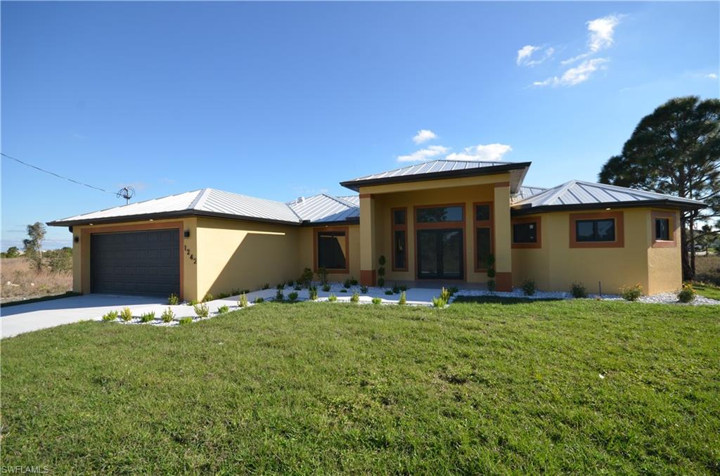 1242 Hathor St E Property Photo 1