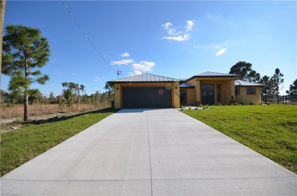 1242 Hathor St E Property Photo 2