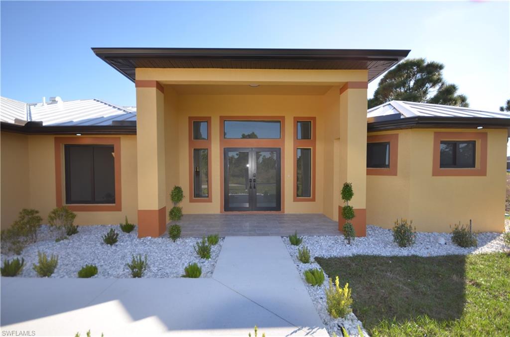 1242 Hathor St E Property Photo 3