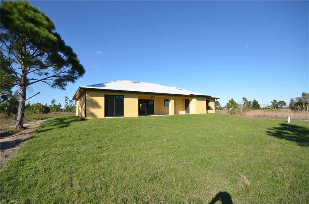 1242 Hathor St E Property Photo 6