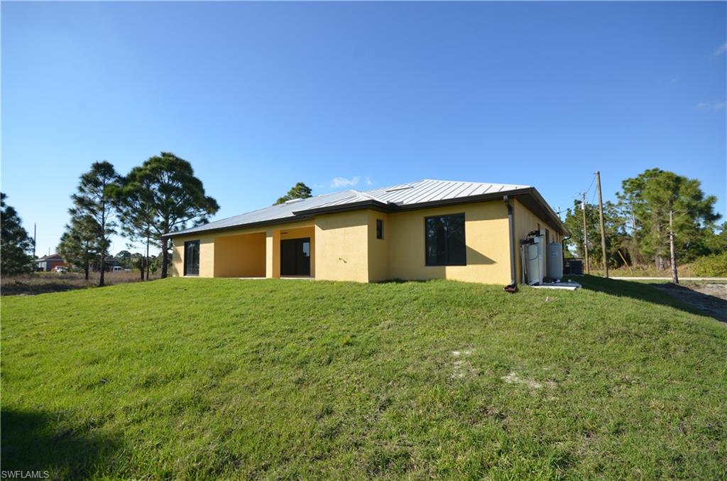 1242 Hathor St E Property Photo 7
