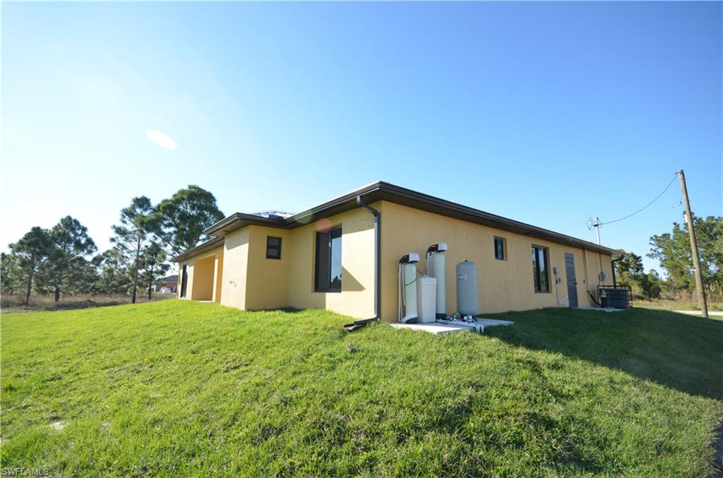1242 Hathor St E Property Photo 8