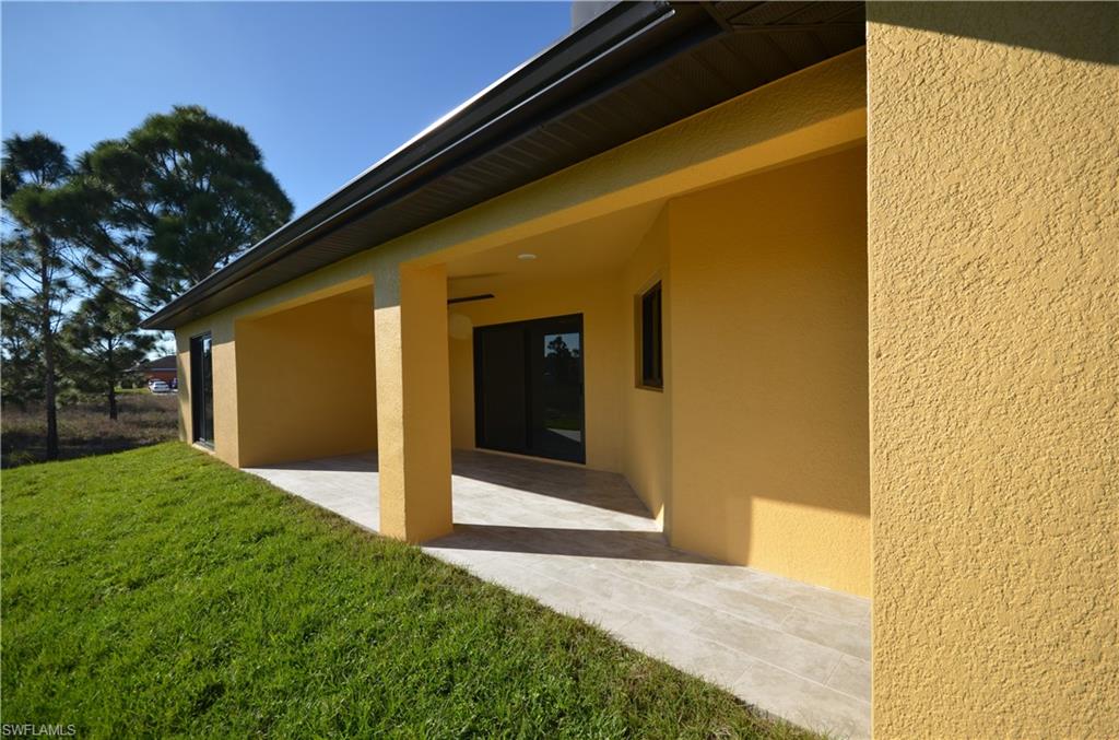 1242 Hathor St E Property Photo 9