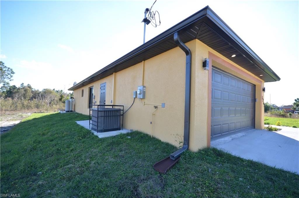 1242 Hathor St E Property Photo 13